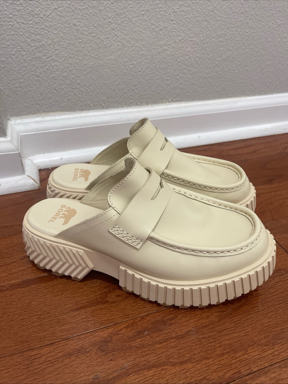 Sorel Cream Slip-On Treaded Penny Loafers Sz 7.5
